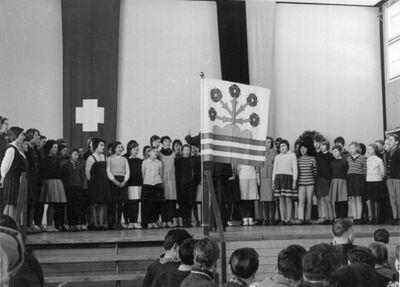 Herzlicher Empfang, Ansprachen und Darbietungen festigen die Freundschaft in der Turnhalle in Kressbronn