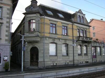 Haus Gutenberg an der Hauptstrasse 40 mit Bahnplatz 7